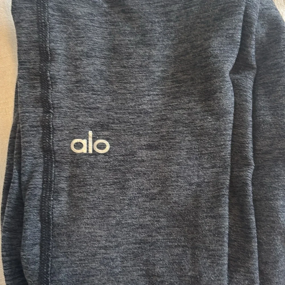 Alo soft lounge leggings in dark grey - Picture 4 of 4